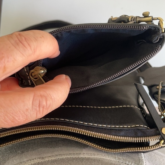 Giani Bernini Leather Bag & Detachable Wallet - Picture 12 of 16